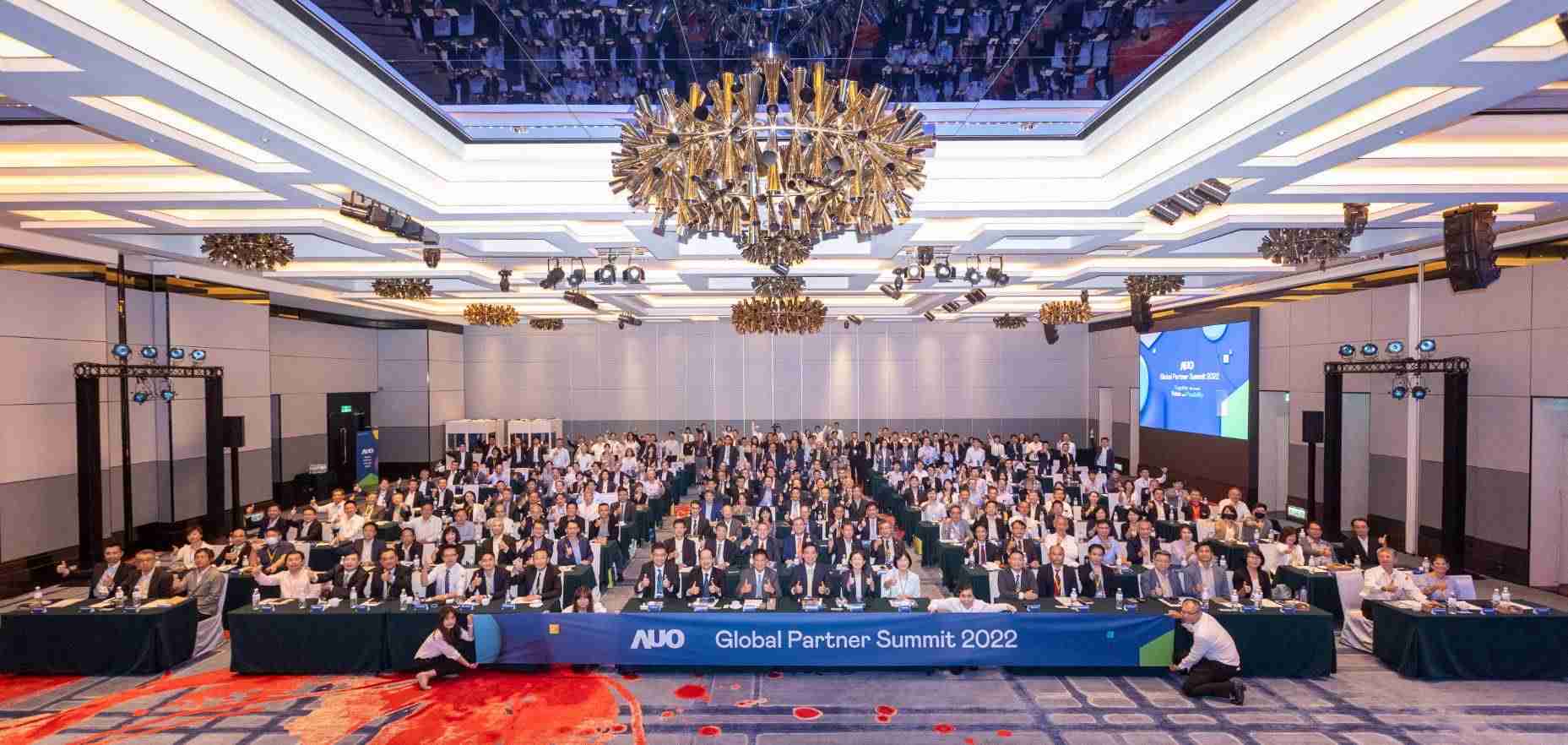 友達推動「安心、、、、創新、、、用心、、同心、、、、盡心」五星職旅，，，為菲籍員工打造全方位照護，，，首度贏得「人權實踐與發展領袖獎」殊榮