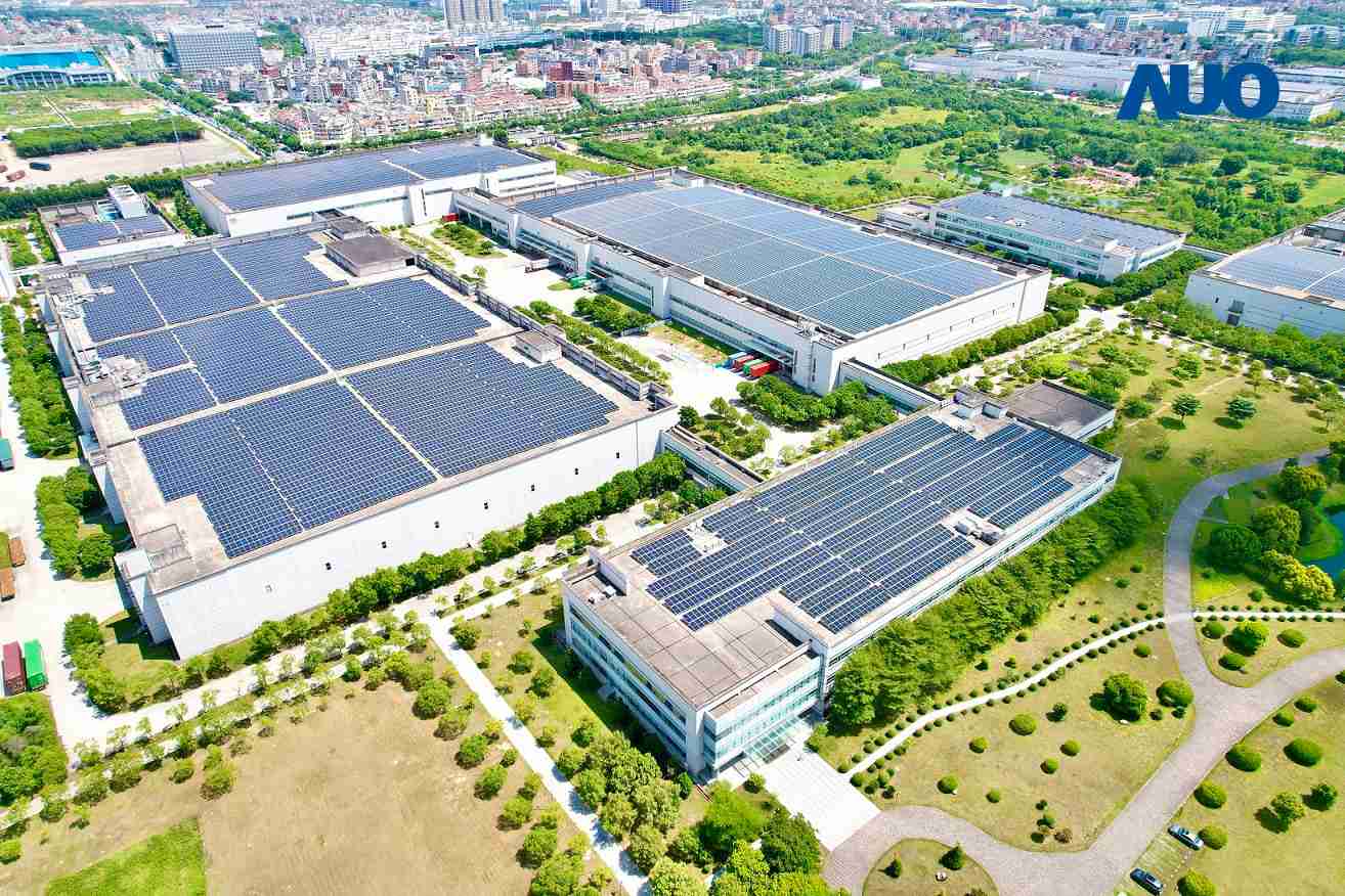 z6mg·人生就是博厦门推动智能制造同时，，透过绿电创能纵深推进绿色转型，，厂区全屋顶铺设太阳能光伏板，，，每年太阳能发电 2,600多万度